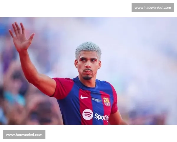 世体炮轰国家德比漏判：卡瓦哈尔冲人不冲球，阿劳霍点球被抹除